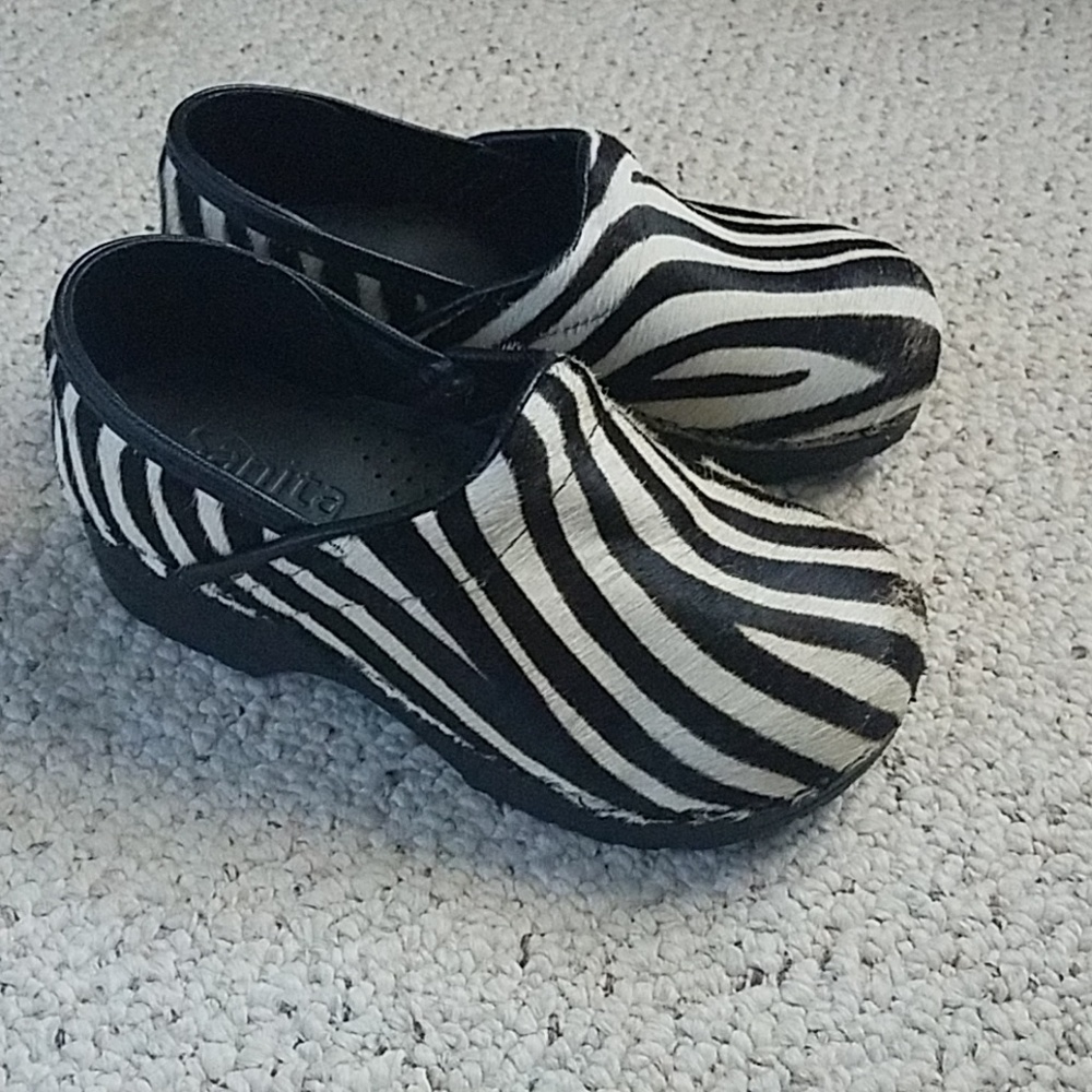 Sanita zebra print kids clogs size 31